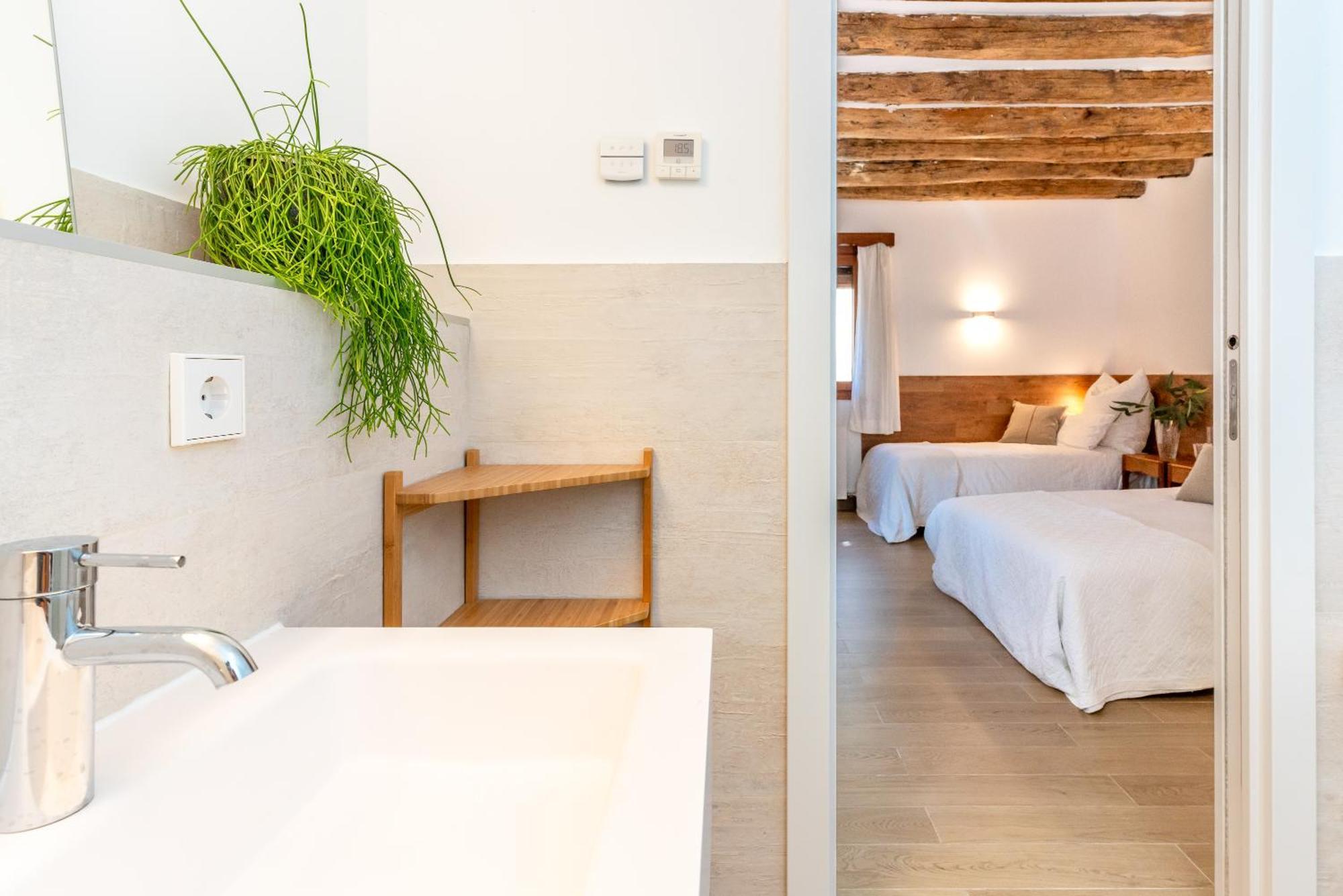 La Terraza - Grosszuegiges Appartment In Katalanischer Masia Sant Iscle De Vallalta Ngoại thất bức ảnh